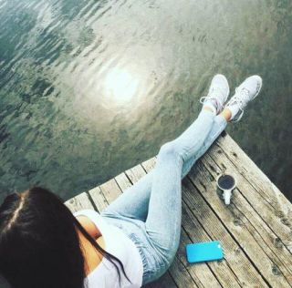 Bedensel temas saglayan Ayça