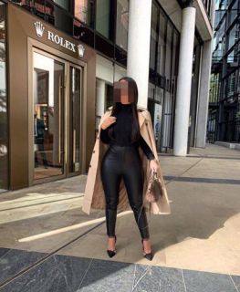 Beylerden romantikliy bekleyen Defne