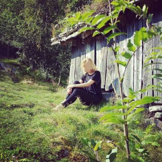 Çekici ve her zaman enerjik Neva