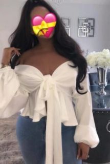 Duruşları güzel olan Esra