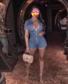 Duruşları güzel olan Esra