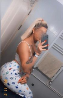 Enerjik ve neşeli eskort Edi