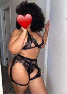 Farklı fetişler yapan İnara