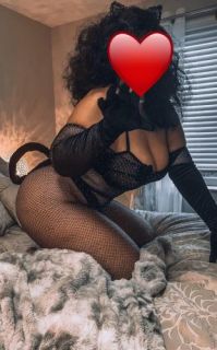 Farklı fetişler yapan İnara