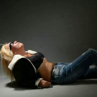 Fotomodel ve zevk sunacak Duygu