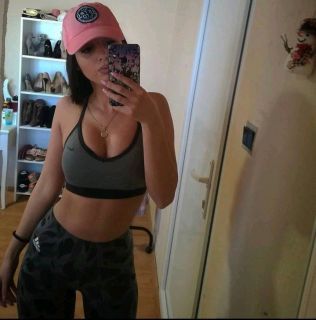 Gecelik kalmayı seven Ayten