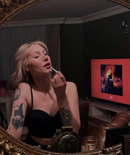 Göz alıcı bir bayan Açelya