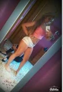 Güzel bacaklara sahip Arzu