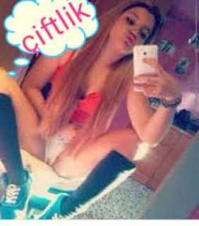 Güzel bacaklara sahip Arzu