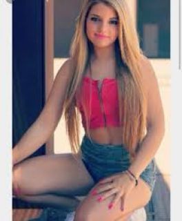 Güzel bacaklara sahip Arzu