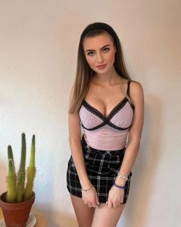 Heyecan verici bayan Gökçe