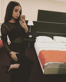 İdeal vücut ölçülerine sahip Ahu