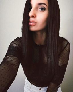 İdeal vücut ölçülerine sahip Ahu