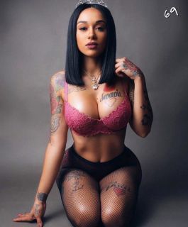 İnce Bel ve Dolgun Göğüsler