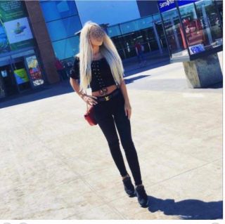 Kusursuz bedeni ile zevk veren Duru