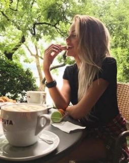 Oralda iddialı seksi sarışın Nil