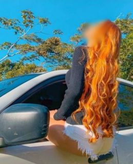 Profesyonel kadın olan Ecrin