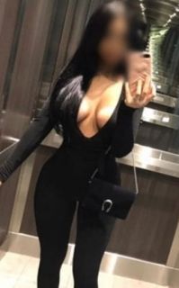 Seksi, enerjik ve kendine güvenen Aylin 