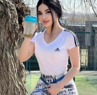 Sert ve yumşak seksi seven Defne