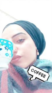 Sıcakkanlı ve neşeli bayan Aynur