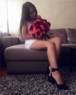 Yanındaki erkeği tam anlamı ile taşıyabilen Buse