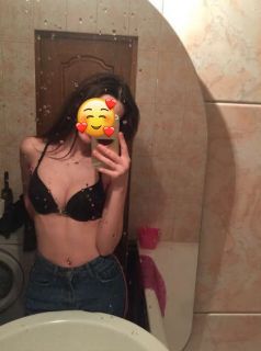 Yatakta aktif ve enerjik Fatmanur