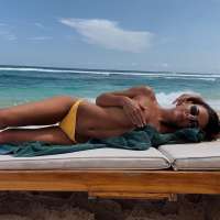 Yaz, deniz ve mayolu fıstıklar