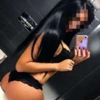 Ateşli ve göz kamaştırıcı bayan Elanaz