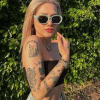 Göz alıcı bir bayan Açelya