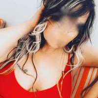 Renkli bir gece geçiren Ecenur