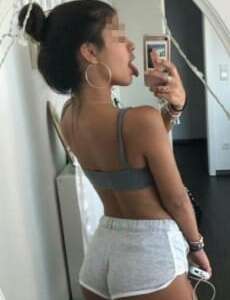 Bedeni güzel kokan İlayda