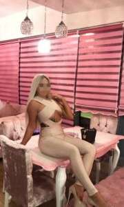 Çekici şeyler yapan Aysun