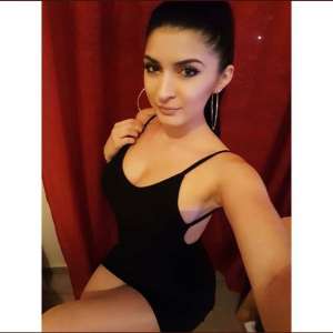 Çok genç, seksi yüzeysel bilen Su