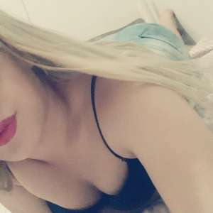 Egzotik danslar yapan Bahar