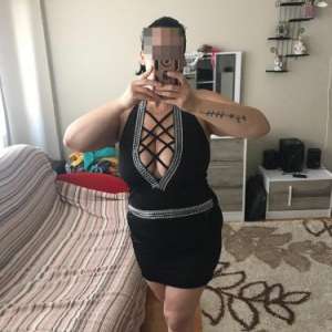 Erkeğine güven hissetmek isteyen Yasemin