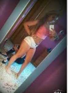 Güzel bacaklara sahip Arzu