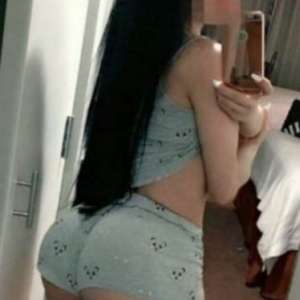 İştah Açan Vücuda Sahip Esmer Güzellik Burçin