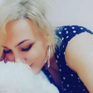 Kalçalarına boşalacağınız Karmen