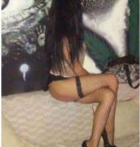 Pürüzsüz ve yumuşak cildli Hüsniye