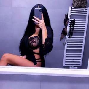 Sizi baştan çıkarmaya hazır Naz