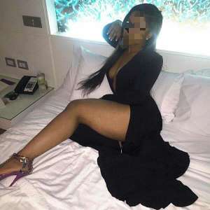 Tutkulu bir biçimde sevişebilen Hanife